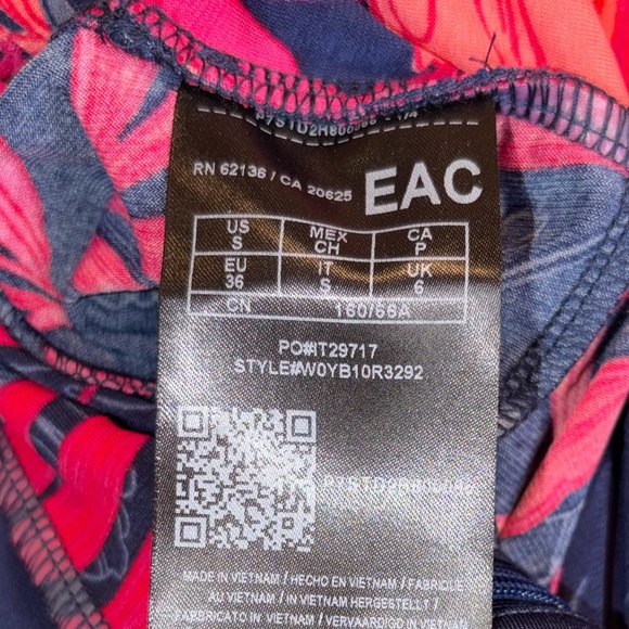 NWOT Guess Floral Capri Jumpsuit Romper – Size Small – Adjustable Straps - Picture 3 of 5